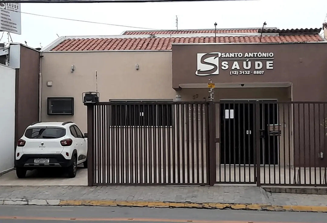 Fachada da clínica Santo Antônio Saúde na Av. Ministro Salgado Filho